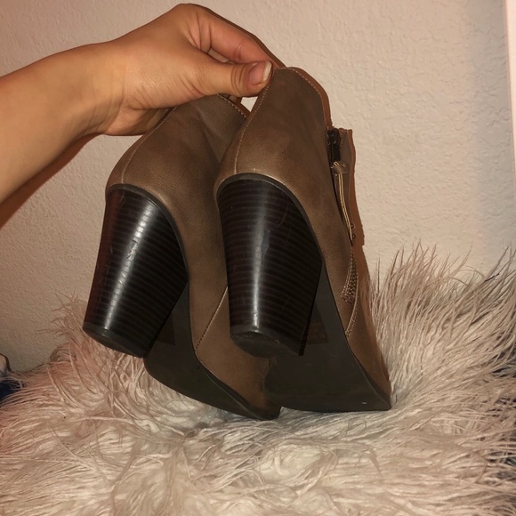 tan booties w/ dark heel - Picture 4 of 5
